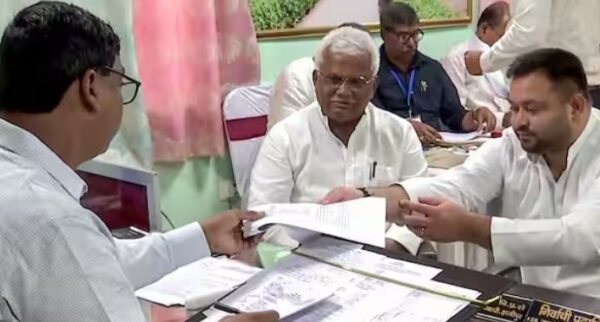 Photo of राघोपुर से नामांकन के बाद तेजस्वी बोले-“सिर्फ एक सीट से लड़ूंगा चुनाव”