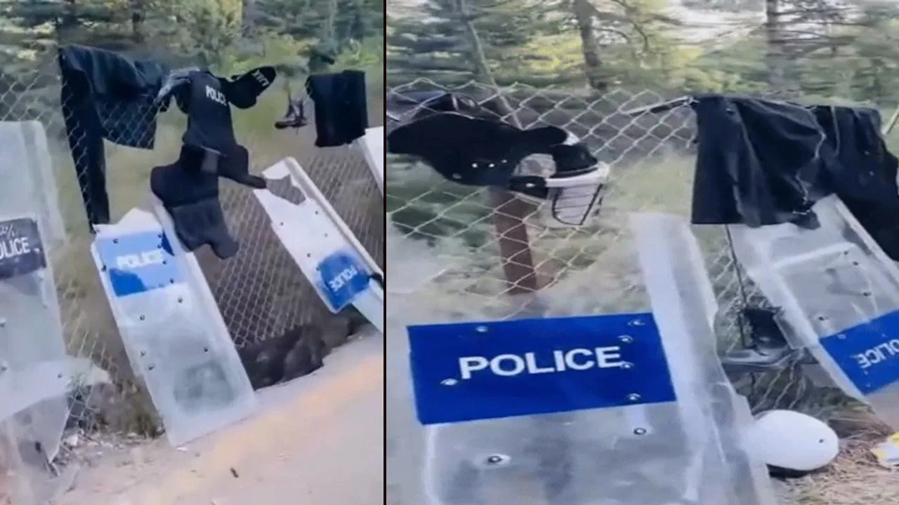 Photo of PoK में विरोध प्रदर्शन: पाकिस्तानी वर्दी और हेलमेट 10 रुपये में बिक्री पर…