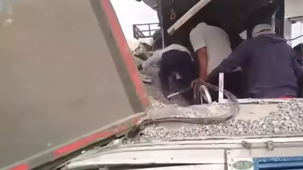 Photo of तेलंगाना में दर्दनाक सड़क दुर्घटना, मृतकों की संख्या बढ़कर 20, सीएम रेवंत रेड्डी ने दिए ये निर्देश