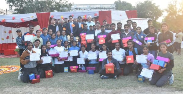 Photo of श्री जय नारायण मिश्र महाविद्यालय लखनऊ की 53वीं वार्षिक एथलेटिक मीट : प्रदीप कुमार व मुस्कान कनौजिया बने सर्वश्रेष्ठ खिलाड़ी