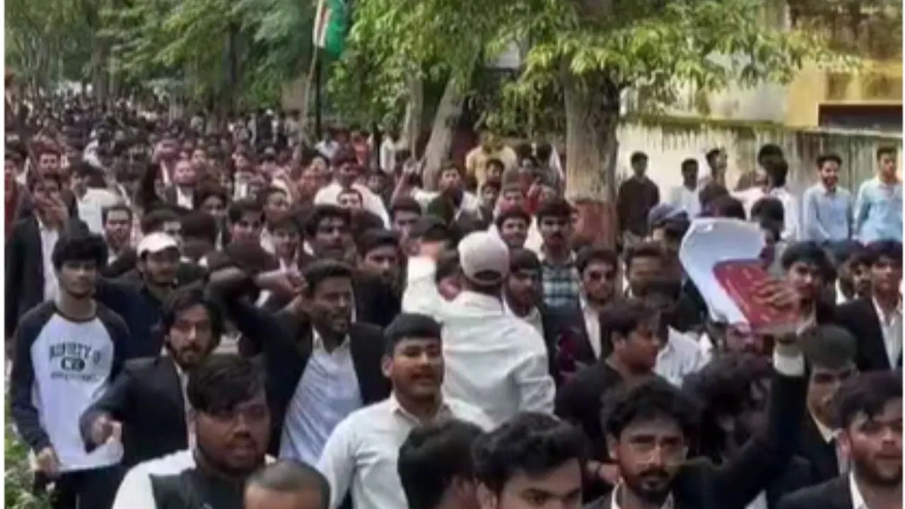 Photo of झारखंड में मुस्लिम युवाओं का प्रतिवाद मार्च: सरकार से मांगे चार बिंदुओं पर कार्रवाई