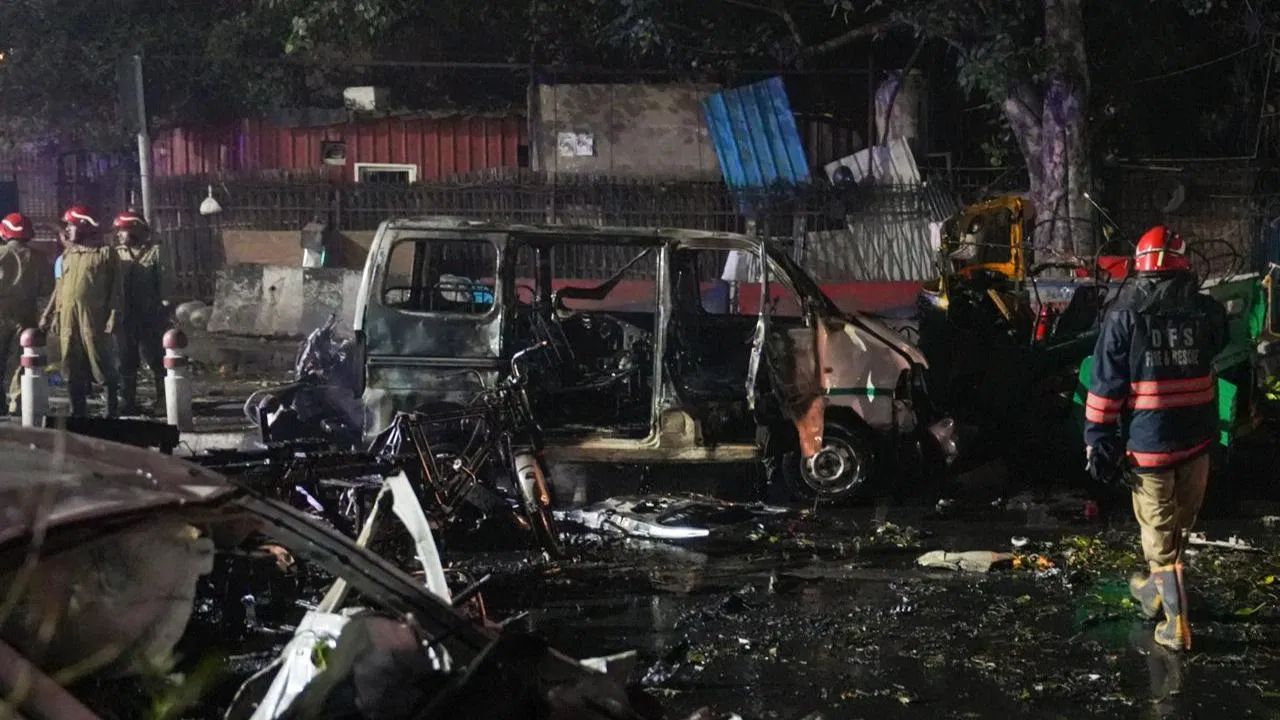 Photo of दिल्ली लाल किले धमाका: पांच डॉक्टरों का आतंकी मॉड्यूल पकड़ा गया, 12 लोगों की मौत