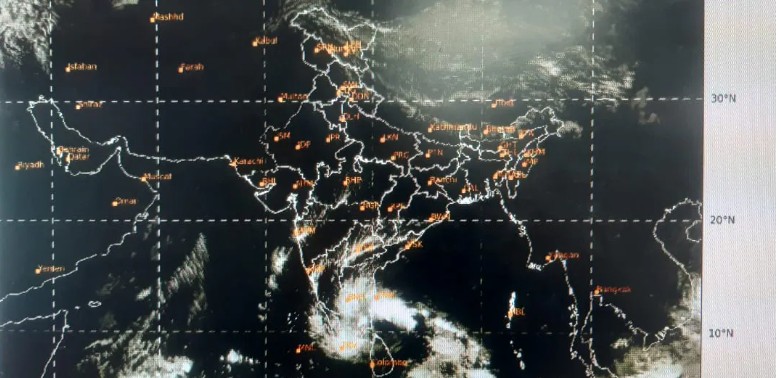 Photo of चक्रवात ‘दित्वा’ भारत की तरफ तेज़ी से बढ़ रहा, 3 राज्यों में रेड अलर्ट