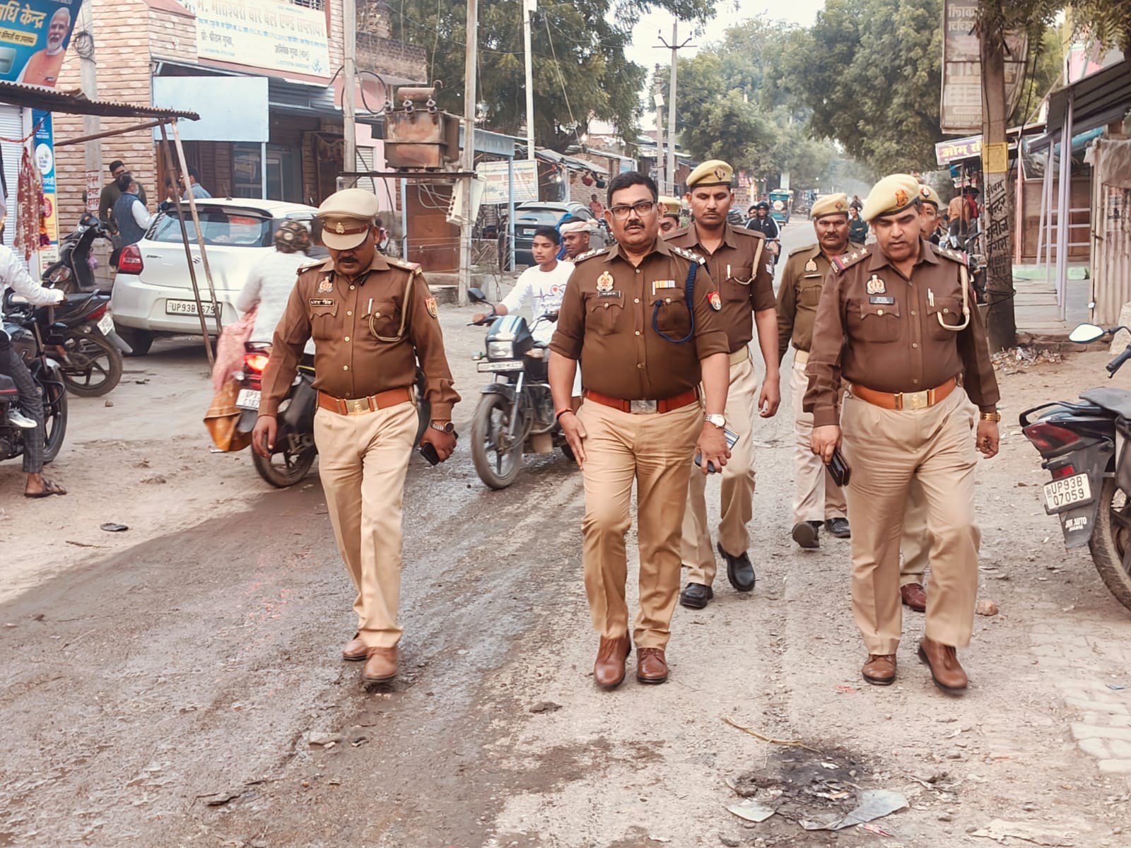 Photo of झांसी: कचहरी परिसर में भारी पुलिस बल तैनात, जानें क्या है मामला