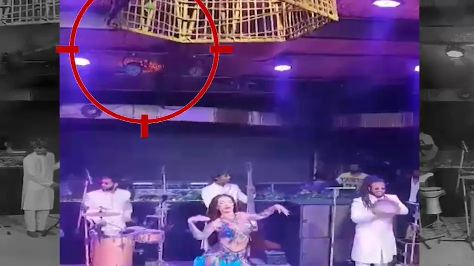 Photo of लाइव डांस के दौरान आग लगी, धुआं भर गया क्लब… गोवा नाइट क्लब का भयावह वीडियो वायरल