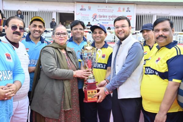 Photo of नगर निगम क्रिकेट टूर्नामेंट: लखनऊ महापौर एकादश को छह विकेट से हराकर नगर आयुक्त बना चैंपियन