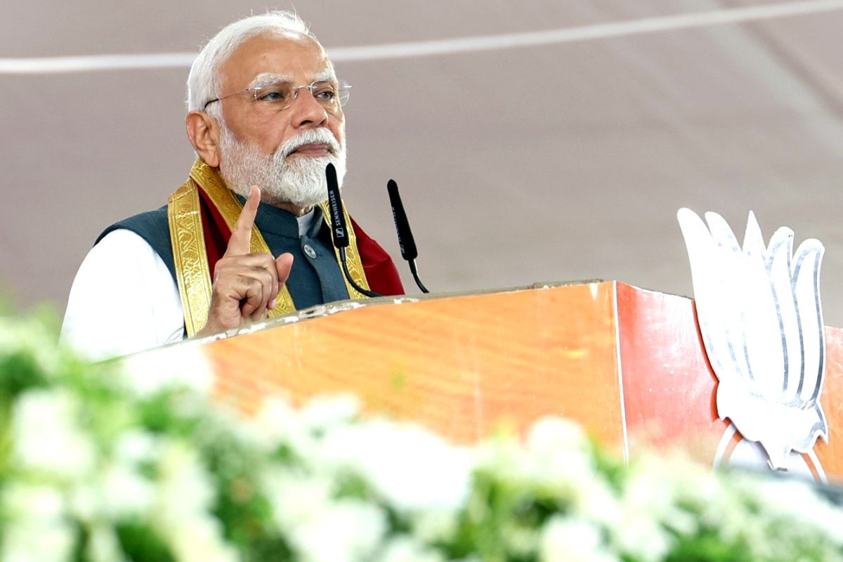 Photo of लखनऊ में प्रधानमंत्री के आगमन पर तैयारी, टेंट लगाने का काम विवादों में