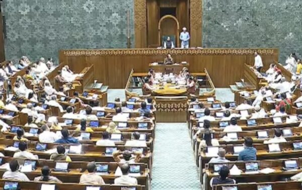 Photo of संसद का शीतकालीन सत्र : 1st Day हंगामा, ‘ड्रामा बनाम डिलीवरी’ पर सियासी घमासान तेज