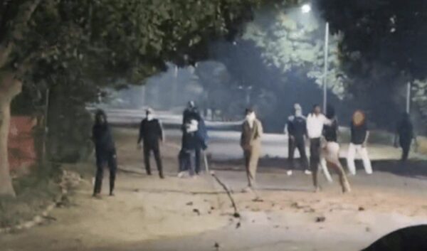 Photo of बीएचयू में आधी रात हंगामा! छात्रों–सुरक्षाकर्मियों में भिड़ंत, कैंपस बना रणभूमि