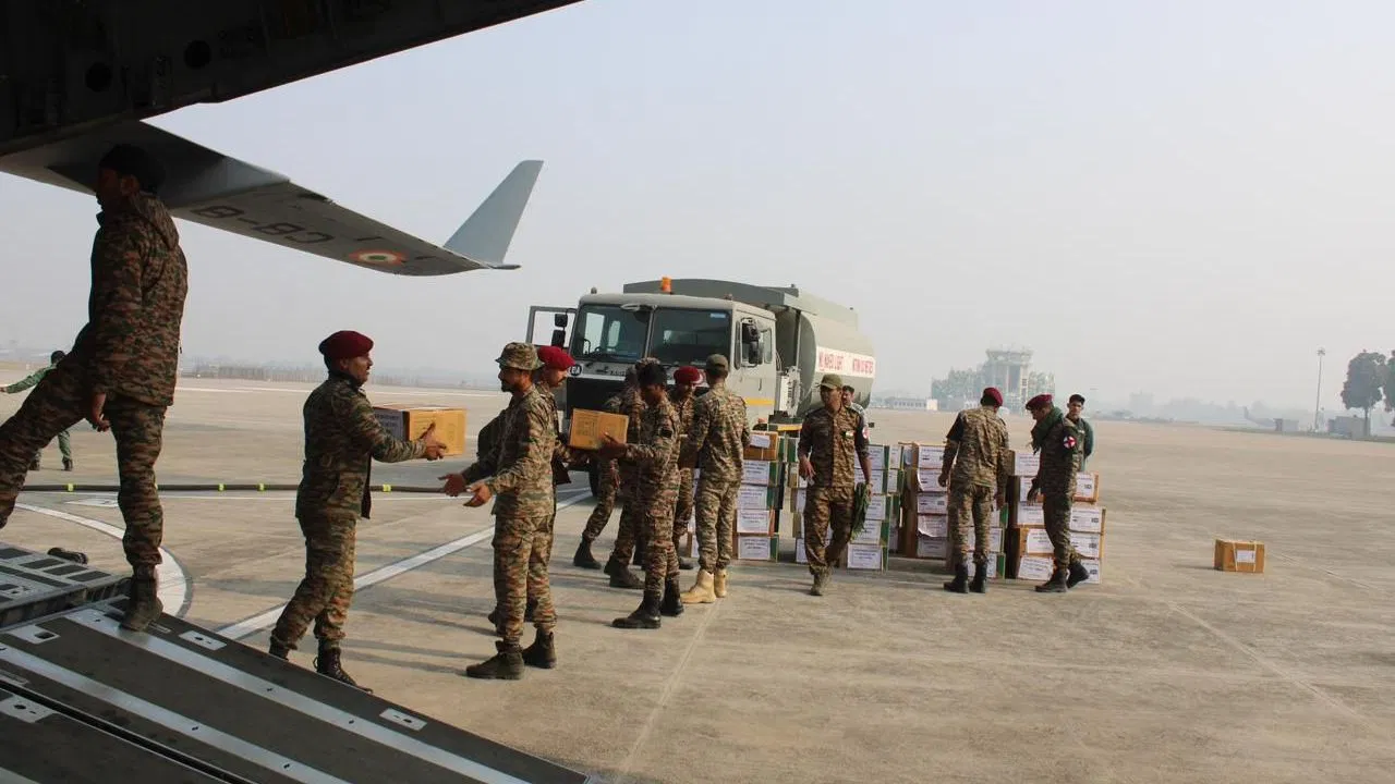 Photo of तूफान ‘दितवा’ से श्रीलंका में तबाही, 300 की मौत — भारत ने तेज़ की राहत व बचाव मिशन