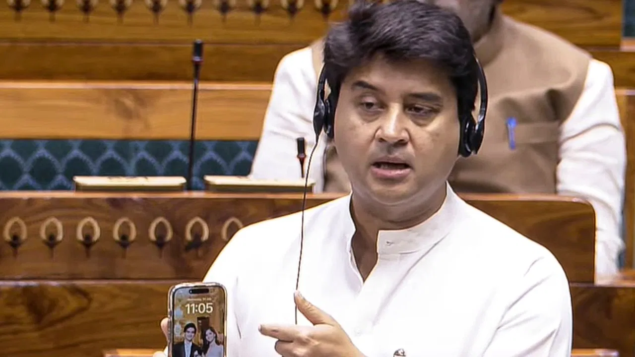 Photo of संचार साथी ऐप पर केंद्र का बड़ा फैसला, अनिवार्य प्री-इंस्टॉल निर्देश वापस