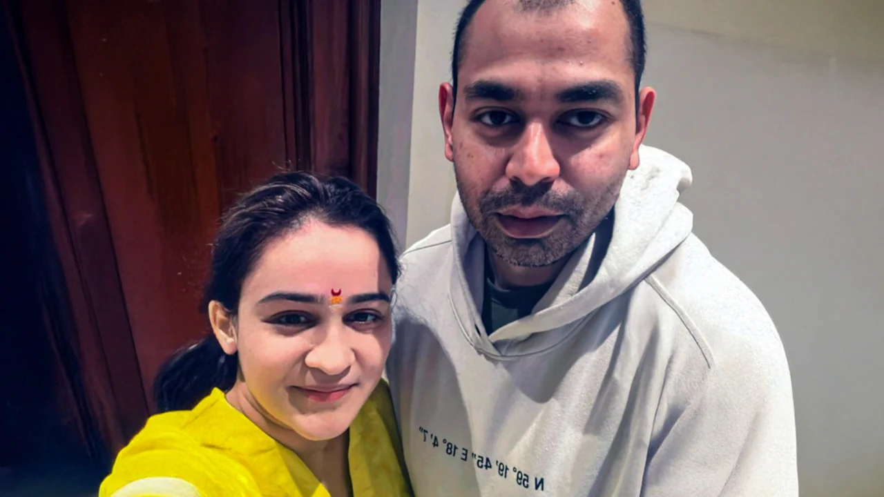 Photo of प्रतीक और अपर्णा यादव में सुलह, सोशल मीडिया पर साझा की फोटो