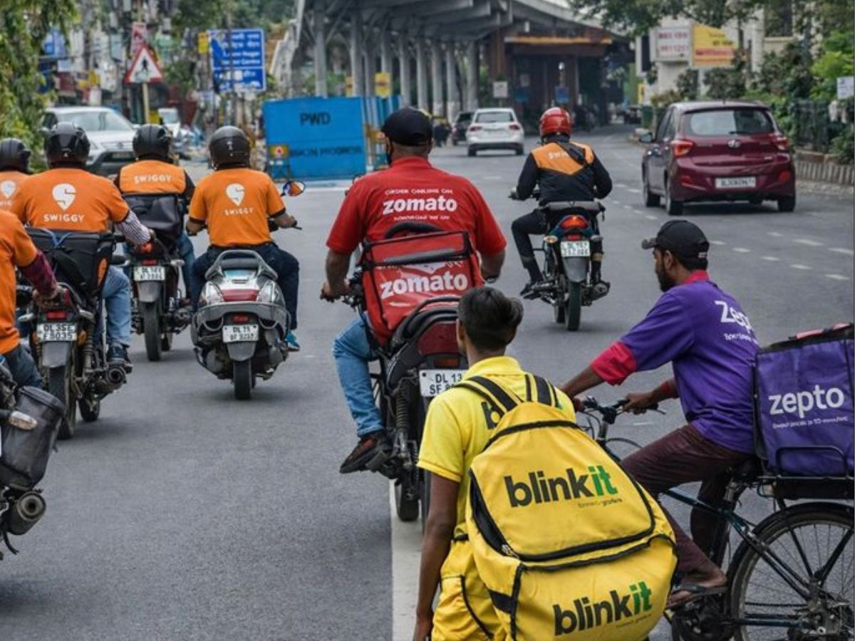 Photo of ब्लिंकिट ने हटाया ’10 मिनट में डिलीवरी’ का दावा, सरकार की सख्त पहल के बाद क्विक कॉमर्स में बदलाव