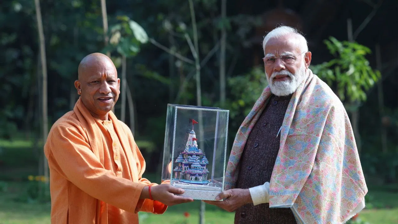 Photo of पीएम मोदी से सीएम योगी की मुलाकात, यूपी कैबिनेट विस्तार और 2027 चुनाव पर मंथन