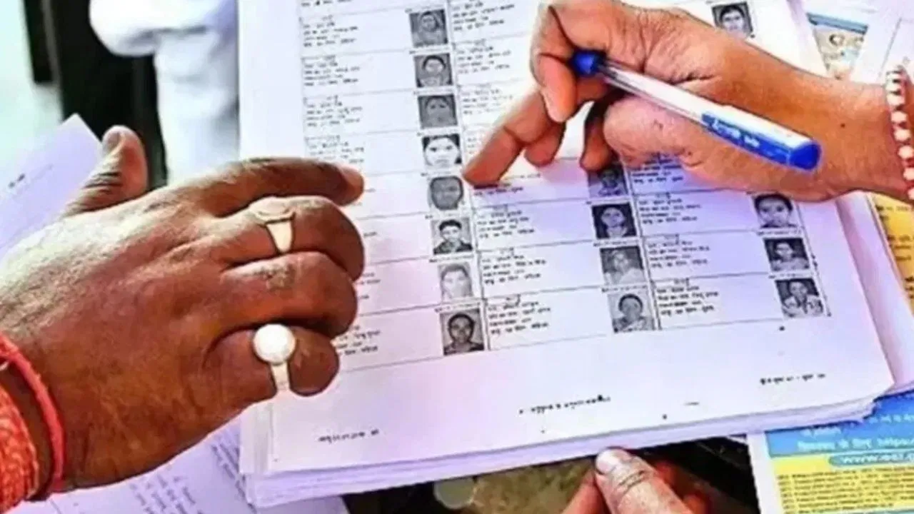 Photo of तमिलनाडु में SIR के बाद 97 लाख से अधिक नाम कटे, नई मतदाता सूची जारी