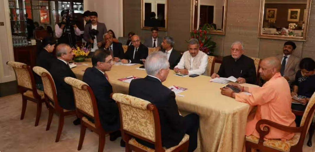 Photo of वैश्विक निवेश की तलाश में सीएम योगी, सिंगापुर से शुरू हुआ चार दिवसीय विदेश दौरा