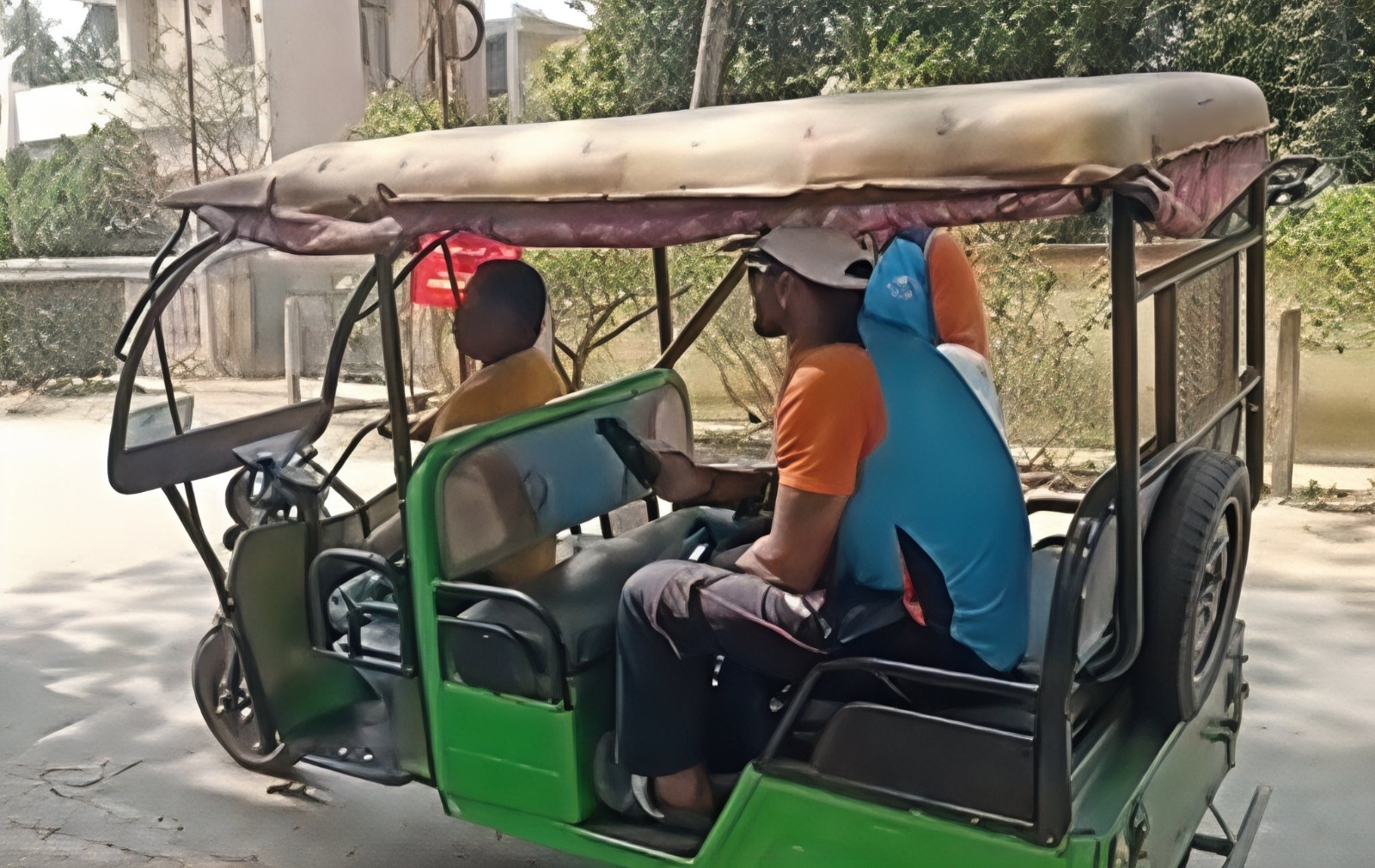 Photo of देखें फोटो : मैच जीत के बाद ई-रिक्शा में लौटे JK के खिलाड़ी, BCCI पर उठे सवाल