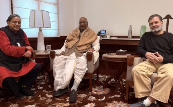 Photo of राहुल-खरगे के साथ बैठक के बाद बदले थरूर? संसद हंगामे में दिखी नजदीकी