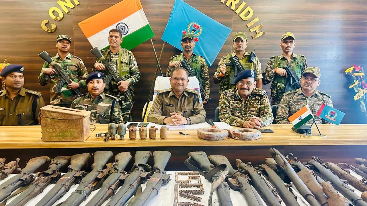 Photo of गिरिडीह में नक्सलियों के खिलाफ बड़ी कार्रवाई, हथियारों का जखीरा बरामद