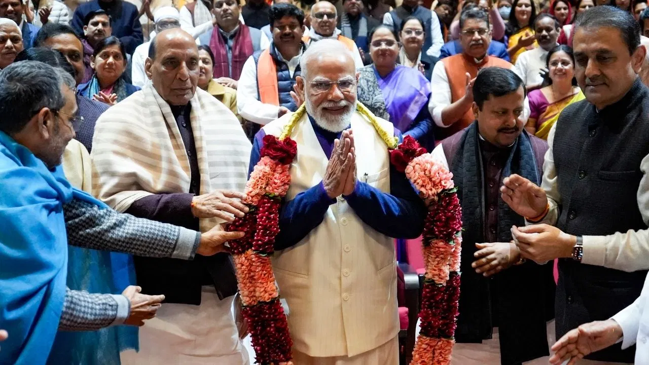 Photo of संसद में PM मोदी का NDA सांसदों ने किया सम्मान, बोले– धैर्य रखा, आज नतीजा सबके सामने है