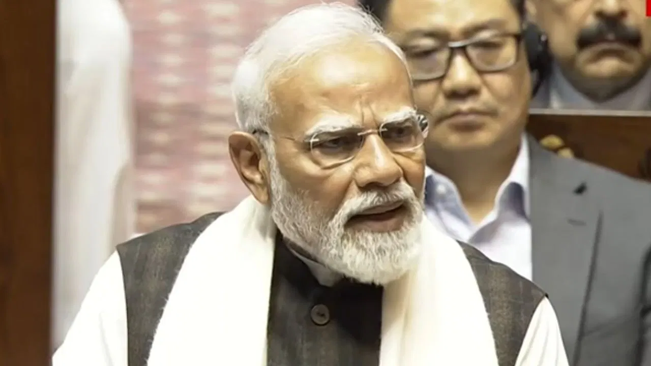 Photo of ‘मोदी की कब्र खोदने’ के नारों पर राज्यसभा में प्रधानमंत्री का पलटवार, कांग्रेस पर लगाया ये आरोप
