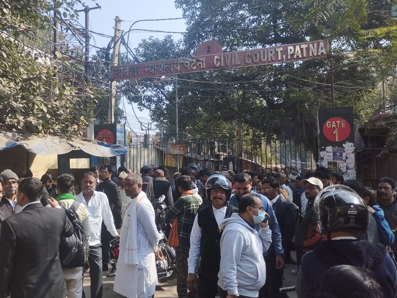 Photo of पटना सिविल कोर्ट को फिर बम धमकी, तीसरी बार खाली कराया गया परिसर