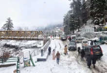 Photo of अप्रैल में लौटी सर्दी: Jammu and Kashmir में बर्फबारी-बारिश से ठंड बढ़ी, कई सड़कें बंद