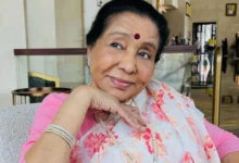 Photo of आशा भोसले के निधन पर थमा बॉलीवुड, वरुण धवन ने उठाया बड़ा कदम