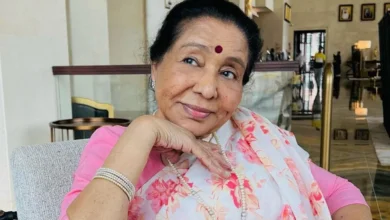 Photo of आशा भोसले के निधन पर थमा बॉलीवुड, वरुण धवन ने उठाया बड़ा कदम