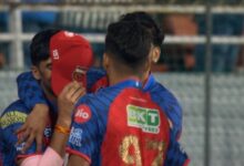 Photo of “लखनऊ मैच में क्या हुआ ऐसा कि खिलाड़ी ने टोपी से छुपाया चेहरा? देखें मजेदार वीडियो”