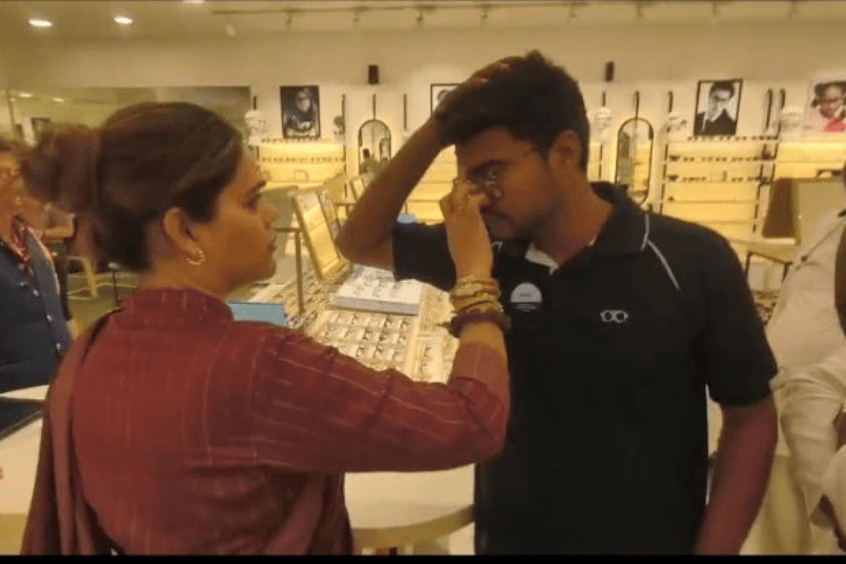 Photo of लेंसकार्ट विवाद: कर्मचारियों की धार्मिक पहचान को लेकर आरोपों से मचा हंगामा, कंपनी ने दी सफाई