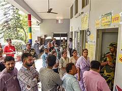 Photo of बंगाल में 41% और तमिलनाडु में 37% वोटिंग, हिंसा की घटनाओं के बीच मतदान जारी