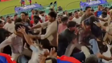 Photo of लो भाइया, एक और वीडियो हो गया वायरल! लखनऊ में IPL मैच के दौरान स्टैंड में जमकर चले लात-घूंसे…