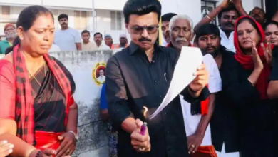 Photo of परिसीमन पर सियासी संग्राम: एमके स्टालिन ने जलाई बिल की प्रति, काला झंडा फहराकर शुरू किया आंदोलन