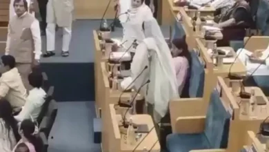 Photo of इंदौर में कांग्रेस की दो महिला पार्षदों पर केस दर्ज, “वंदे मातरम्” विवाद से गरमाई राजनीति