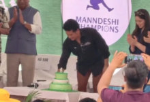 Photo of बस्तर में ‘क्रिकेट के भगवान’ का अनोखा जन्मदिन: Sachin Tendulkar ने बच्चों संग खेलकर दिया बड़ा संदेश