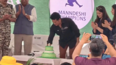 Photo of बस्तर में ‘क्रिकेट के भगवान’ का अनोखा जन्मदिन: Sachin Tendulkar ने बच्चों संग खेलकर दिया बड़ा संदेश