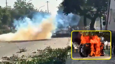 Photo of ग्रेटर नोएडा श्रमिक हिंसा: पुलिस वैन पलटी, कंपनियों में तोड़फोड़; ₹26,000 न्यूनतम वेतन की मांग पर अड़े मजदूर