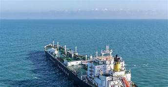 Photo of Strait of Hormuz में गोलीबारी से हड़कंप, ईरान ने फिर लगाया प्रतिबंध; जहाजों की वापसी शुरू