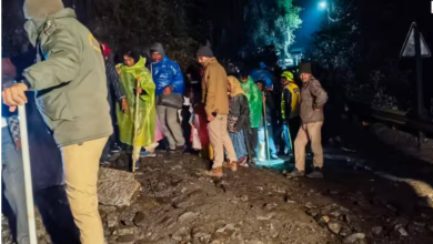 Photo of रुद्रप्रयाग में भूस्खलन से केदारनाथ यात्रा मार्ग बाधित, 10 हजार से ज्यादा श्रद्धालु…