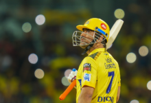 Photo of IPL 2026: क्या खत्म हो गया धोनी का सफर? फिटनेस टेस्ट पास करने के बाद भी टीम के साथ लखनऊ नहीं पहुंचे माही!