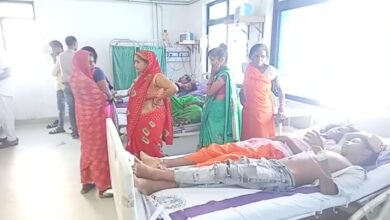 Photo of गोरखपुर में तरबूज-नूडल्स खाने के बाद एक ही परिवार के 9 लोग बीमार, अस्पताल में भर्ती