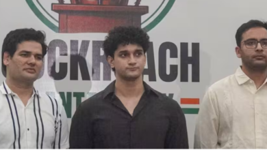 Photo of ‘कॉकरोच जनता पार्टी’ की एंट्री से सियासी घमासान: कॉन्स्टिट्यूशन क्लब चिट्ठी पर मनोज झा घिरे
