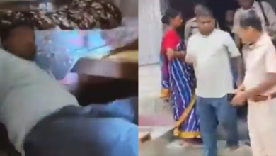 Photo of बेड के नीचे छिपे TMC नेता को पुलिस ने दबोचा, Video वायरल