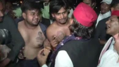 Photo of सीने पर डिंपल यादव का टैटू बनवाकर पहुंचा युवक, अखिलेश यादव से की ये मांग