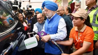 Photo of E20 पेट्रोल पर बढ़ा विवाद: जनता की शिकायतें, सरकार की सफाई और विशेषज्ञों की राय