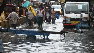 Photo of Delhi-NCR Heavy Rain: मानसून की बारिश या प्रशासनिक नाकामी? नोएडा से गुरुग्राम तक डूबीं सड़कें, फरीदाबाद में बत्ती गुल, 13 जुलाई तक अलर्ट