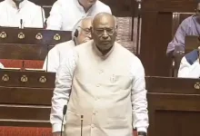 Photo of छात्रों पर लाठीचार्ज को लेकर संसद में हंगामा, खरगे बोले- ‘क्या ये लोकतंत्र है?’