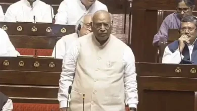 Photo of छात्रों पर लाठीचार्ज को लेकर संसद में हंगामा, खरगे बोले- ‘क्या ये लोकतंत्र है?’