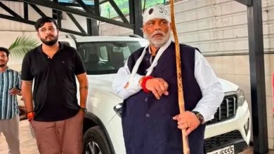Photo of ‘सरकार कब किसे मरवा दे पता नहीं’—लाठी लेकर संसद पहुंचे पप्पू यादव का बड़ा आरोप